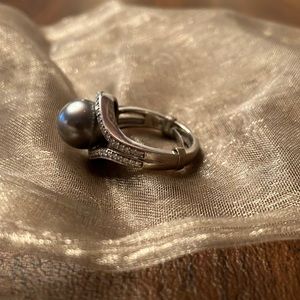 Costume black pearl with rhinestones silver tone ring